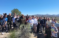 El consejero de Medio Ambiente, Universidades, Investigación y Mar Menor, Juan María Vázquez, durante la plantación de árboles y otras especies de...
