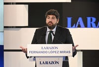El presidente del Gobierno regional, Fernando López Miras, intervino en el desayuno informativo organizado por el diario La Razón en Madrid.