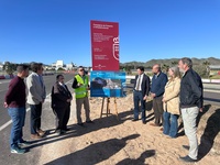 El consejero de Fomento e Infraestructuras, Jorge García Montoro,  durante la visita del comienzo de las obras de una glorieta en la intersección...