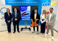 El director general de Deportes y autoridades locales y federativas, en la presentación de la prueba.