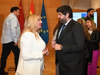 López Miras preside el acto de lectura del manifiesto con motivo del Día Internacional del Pueblo Gitano