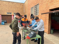 Alumnos del Colegio San Juan Bosco (Los Dolores-Murcia) fabricando un coche de 'drifting' (1)