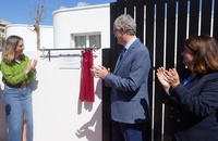 La consejera de Política Social, Conchita Ruiz, y el consejero de Salud, Juan José Pedreño, junto con la presidenta de FEAFES Región de Murcia, Pilar...