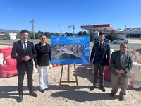 El consejero de Fomento e Infraestructuras, Jorge García Montoro, visita el inicio de las obras de una rotonda en el acceso a la urbanización Los...