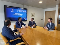 El consejero de Fomento e Infraestructuras, Jorge García Montoro, mantiene un encuentro con el presidente y secretario general de la Federación Regional...