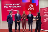 La consejera de Empresa, Empleo y Economía Social, Marisa López Aragón, junto con el secretario general de ATA, José Luis Perea, durante la presentación...