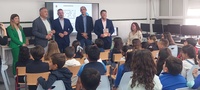 Imagen del director general de Producción Agraria, Ganadera y Pesquera, Juan Pedro Vera, y el director General de Centros Educativos e Infraestructuras,...