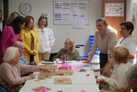 La consejera de Política Social, Familias e Igualdad, Conchita Ruiz, durante su visita a la residencia Caser Alameda de Lorca