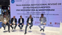 El director general de Producción Agrícola, Ganadera y Pesquera, Juan Pedro Vera, (en el centro), durante el encuentro de directores generales de...