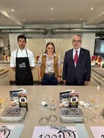 La directora general de Competitividad y Calidad Turísticas, Eva Reverte, presenta el  taller participativo inmersivo conducido por el chef Juan ...