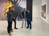 Imagen de la visita del director general del Instituto de las Industria Culturales y las Artes, Manuel Cebrián, a la exposición 'Llueve fuego' de...