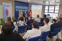La consejera de Empresa, Empleo y Economía Social, Marisa López Aragón, durante la visita a CROEM