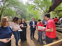 El consejero de Medio Ambiente, Universidades, Investigación y Mar Menor, Juan María Vázquez, durante visita uno de los talleres puestos en marcha...