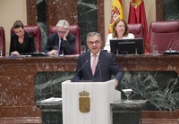 El consejero de Medio Ambiente, Universidades, Investigación y Mar Menor, Juan María Vázquez, durante su comparecencia en la Asamblea Regional.