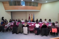 La consejera de Política Social, Conchita Ruiz, y la directora general de Servicios Sociales, María José de Maya, durante la presentación del borrador...