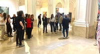 Imagen de la consejera de Turismo, Cultura, Juventud y Deportes, Carmen Conesa, junto a los comisarios y parte de los artistas que participan en ...