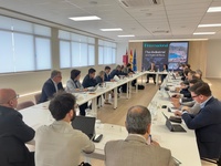 El consejero de Medio Ambiente, Universidades, Investigación y Mar Menor, Juan María Vázquez, junto con la alcaldesa de Yecla, Remedios Lajara, durante...