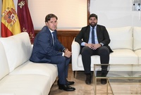 El jefe del Ejecutivo auton&oacute;mico, Fernando L&oacute;pez Miras, recibe al nuevo presidente del Tribunal Superior de Justicia de la Regi&oacute;n de Murcia, Manuel Luna.