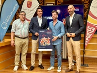 El director general de Deportes, con el alcalde de Molina de Segura en la presentación de los partidos de la selección femenina de voleibol.