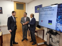 El Gobierno regional se reúne con Ucomur para recoger propuestas sobre el Plan Industrial que beneficiarán al sector cooperativista
