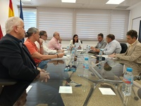 Imagen de la consejera, Sara Rubira en la reunión con COAG, ASAJA, UPA y FECOAM para valorar los daños de las tormentas de granizo de la pasada s...