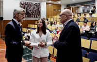 El consejero de Economía, Hacienda, Fondos Europeos y Transformación Digital, Luis Alberto Marín, saluda al presidente de Cermi RM y a la directora...