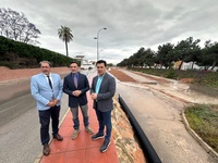 El consejero de Fomento e Infraestructuras, Jorge García Montoro, durante la supervisión de las obras de un sistema urbano de drenaje en San Javi...