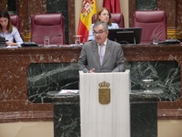 El consejero de Medio Ambiente, Universidades, Investigación y Mar Menor, Juan María Vázquez, durante su comparecencia en la Asamblea Regional.