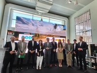 El consejero de Medio Ambiente, Universidades, Investigación y Mar Menor, Juan María Vázquez, junto con el presidente de la Asociación de Empresas...