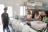 Visita a la cocina del comedor social de la Hospitalidad Santa Teresa de Cartagena
