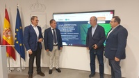 Imagen del director del Imida, Andrés Martínez, junto al secretario general de la Consejería de agua Agricultura, Ganadería y Pesca, Francisco González,...