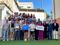 La consejera Carmen Conesa y demás autoridades regionales, locales y académicas, con los participantes premiados.