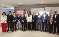 La consejera Carmen Conesa, con los participantes en la reunión del Patronato de la Fundación Camino de la Cruz.