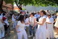 La consejera de Política Social, Conchita Ruiz, junto con la presidenta de Famdif y usuarios del centro  'Juan Cerezo', en la Fiesta Ibicenca