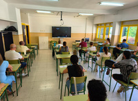Alumnos realizando los exámenes de acceso a la ESO para mayores de 18 años.