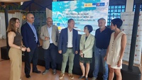 El  director general del Mar Menor, Víctor Serrano, y el director del Instituto Murciano de Investigación y Desarrollo Agrario y Medioambiental (IMIDA),...