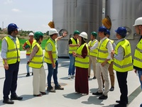 imagen de la consejera Sara Rubira durante la visita a las futuras instalaciones de la empresa Zukán 