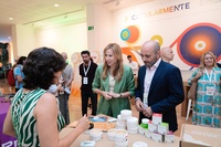 La consejera de Empresa, Empleo y Economía Social, Marisa López Aragón, junto con el director general del Info, Joaquín Gómez, durante la visita ...