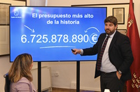 El presidente del Gobierno regional, Fernando López Miras, detalla las cifras y los ejes estratégicos del proyecto de Presupuestos durante la reunión...