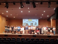 Foto de familia tras la entrega de diplomas