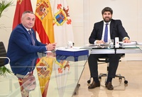 El presidente de la Comunidad, Fernando López Miras, durante su reunión con el alcalde de Moratalla, Juan Soria