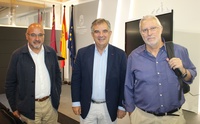 El consejero de Medio Ambiente, Universidades, Investigación y Mar Menor, Juan María Vázquez, junto al catedrático de la Universidad de Murcia, Ángel...