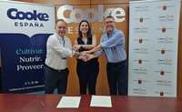 La consejera Rubira, el director del IMIDA (i), Andrés Martínez, y Regis Philippe (d), CEO Culmarex, durante la firma del convenio de colaboració...