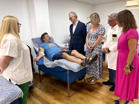 El consejero de Salud, Juan José Pedreño, visitó la nueva zona del hospital del Rosell que alberga el Centro de Hemodonación de Cartagena.