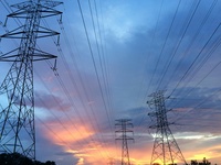 Torres de red eléctrica en una imagen de archivo.