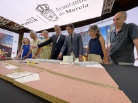 El consejero de Fomento e Infraestructuras, Jorge Garc&iacute;a Montoro, en la presentaci&oacute;n del proyecto de la nueva estaci&oacute;n de autobuses soterrada de ...