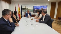 El consejero de Medio Ambiente, Universidades, Investigaci&oacute;n y Mar Menor, Juan Mar&iacute;a V&aacute;zquez, mantiene una reuni&oacute;n con algunos de los j&oacute;venes investigadores...
