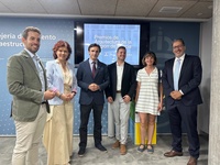 El consejero de Fomento e Infraestructuras, Jorge Garc&iacute;a Montoro, acompa&ntilde;ado del decano del Colegio Oficial de Arquitectos de la Regi&oacute;n de Murcia...