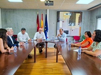 Reuni&oacute;n del consejero de Educaci&oacute;n y Formaci&oacute;n Profesional, V&iacute;ctor Mar&iacute;n, con el alcalde de Mazarr&oacute;n, Gin&eacute;s Campillo, para analizar las infraestructuras...
