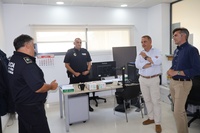 El director general de Administraci&oacute;n Local, Francisco Abril, y el alcalde de San Pedro del Pinatar, Pedro Javier S&aacute;nchez, en el Centro Integral ...